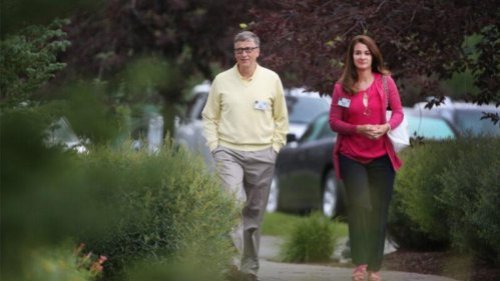  近日，微软创办人比尔·盖茨（Bill Gates）与妻子梅琳达（Melinda Gates）宣布离婚。有外媒暗指比尔·盖茨出轨中国女翻译王喆。对此，王喆出面回应说：此地无瓜，早点休息。