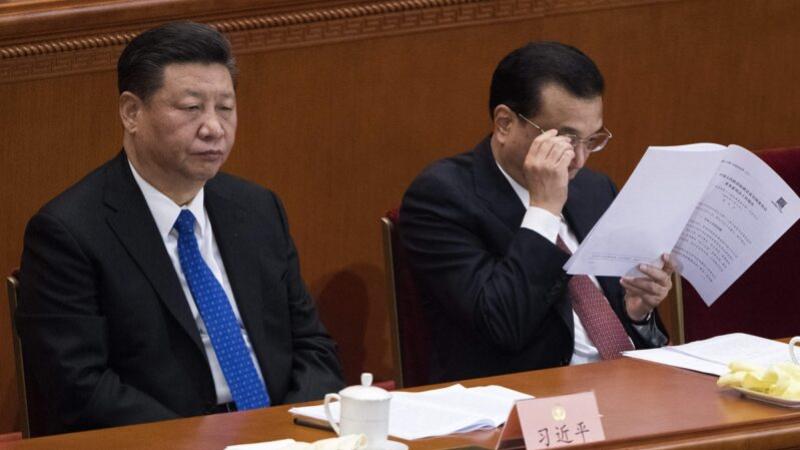 面对美中贸易战及中共病毒疫情带来的双重打击，习近平多次强调，要构建“国内国际双循环的新发展格局”。中共党刊在5月最新一期刊载习的文章，透露推动“双循环”原因，是因当时国内货物出不去，海外的人货也来不了中国，不得不停工停产，才提出新的思路。 