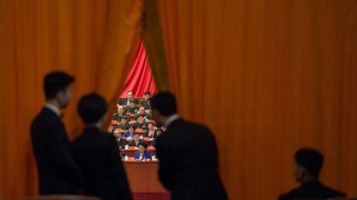 武汉市委书记王忠林7日被确认出任湖北代理省长，原省长王晓东请辞。除两人外，中南海讨论的最新人事变动中，还包括一名习家军成员，有可能让位。