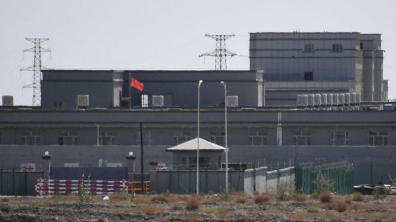  德国、美国和英国12日将透过视讯举办的新疆会议，主要讨论新疆地区维吾尔等少数民族遭受迫害的问题。中共在联合国发布通告，阻止成员国不要参与。 