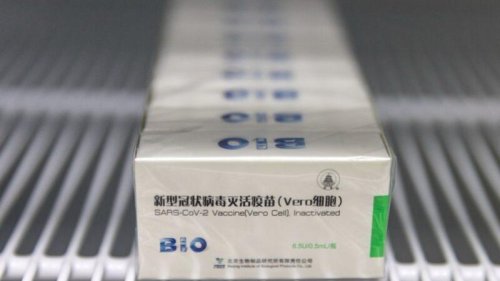 印度疫情来势汹汹，中共官员日前透露，中国多地检测到了印度变异毒株，并警告防疫远没结束。面对可能再爆发的疫情，中共工程院院士钟南山急了。8日，他参加视频研讨会时说，中国全民疫苗接种率还远远不够。