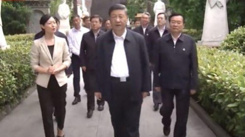 习近平近日到河南省视察，强调依靠中医抗疫。目前，传染性极强的印度变种病毒已传入中国大陆，尚无有效治疗药物，疫情难以预料。有分析认为，习近平给中医“把脉”，暗藏了两大隐忧。