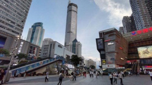 深圳市福田区华强北的赛格大厦摇晃事件引发当地民众恐慌。5月19日下午，该大楼再度出现晃动。当时，该大厦里仍有很多商家忙着发货，引发忧虑。 