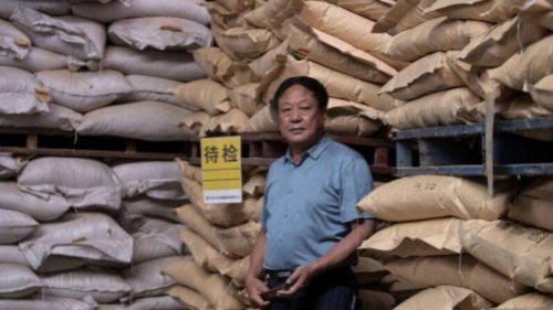 中国著名的农民企业家孙大午及家人的案件，日前开始在法院举行庭前会议。有消息指，检方准备要求法院重判孙大午25年徒刑，并以满门株连的方式对其家人也给予重判。孙大午的代理律师称，河北省高层介入了此案，甚至连北京高层对此案也有某方面的介入。 