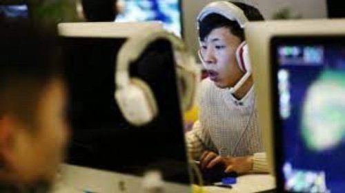 最近有一项调查发现，在网络社交平台推特上，中共借助假账号大军推波助澜，大量转推中共外交官和中共党媒的推文，让数以亿计的用户更可能看到这类讯息。外界担心，中共大外宣这一类的操作手法，很可能会扭曲国际社会的资讯环境。