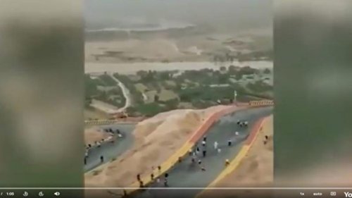 甘肃省白银市山地马拉松赛21名选手遇难事件持续发酵。多名选手披露，在遭遇极端天气后，没有收到取消比赛的通知，也没得到救援。有媒体调查发现，这场比赛涉及官员贪污，回扣达30%，这导致活动经费不足，承办公司削减人力和物资供应，酿成了人祸。