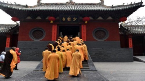 中共建党百年前夕，中国各地的相关的活动陆续登场。奇葩的是，中国知名的闽南佛学院，也举行了以“学党史跟党走”的演讲比赛。对此，有佛教界人士认为，在目前的政治生态下，权威宗教机构被迫低头。 