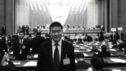 江西省知名地产商、博泰集团董事长章新明因借贷纠纷被人持刀捅死。据悉章新明一年前曾以10.4亿元入股明天系公司新黄浦，成为其第二大股东。 