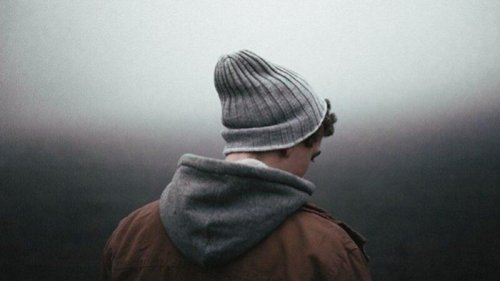 天津一个16岁的男孩迷上一名网路女主播，在70天内为该女主播打赏了158万，花光其父母辛苦卖菜赚来的钱。 