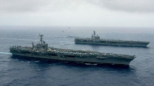 台海局势持续紧张，美国海军15日称，由核动力航空母舰里根号(USS Ronald Reagan)带领的美国航空母舰打击群，已经进入南海，执行例行任务。