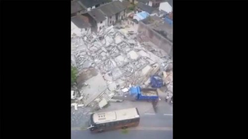 6月19日，湖南省汝城县一栋7层居民楼突然整体垮塌，目前伤亡不明。民众纷纷指责“豆腐渣工程害人”。