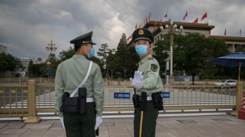 7月24日，武警北京总队司令员李维杰在《中国军网》刊发署名文章，以罕见口气强调“贯彻军委主席负责制，对于保证党中央、中央军委牢牢掌握军队最高领导权指挥权具有根本性、决定性作用”，并称对“乱传乱信、妄评妄议，结党营私、拉帮结派，有令不行、有禁不止”等行为，要坚决纠治查处。“对那些不作为、不尽责，影响军委主席负责制贯彻落实的人和事，必须反应快、下手狠、零容忍，发现一个、问责一次.……”。
