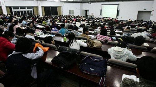 中共最近以给学生和家长减负为名、严厉整肃教育培训产业，同时亦在加强对中国学生思想的控制。近日获得的内部文件揭示了中共一直在强化对中国学生的洗脑，数年前就推动“习思想”占领大学校园。 