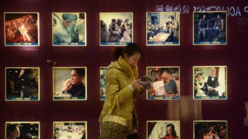 受到中共近期整顿娱乐圈、饭圈（粉丝圈）影响，不少曾经在中国网路上风靡的流行语再次被提起，包含“社死”、“塌房”，以及讽刺郑爽片酬过高的“一爽等于6.4亿”。 