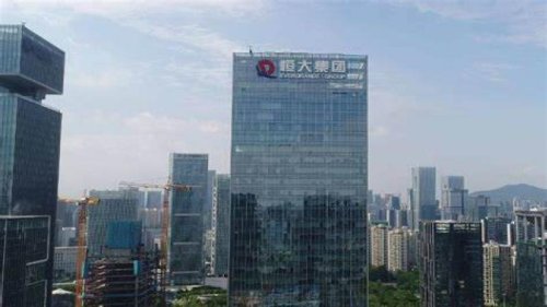 中国房地产巨头恒大集团的债务危机持续发酵，中共政府却迟迟没有动作，态度暧昧。党媒《环球时报》总编胡锡进日前还发文，要恒大“自救”，并声称恒大破产“不会引发金融风暴”。网友批评胡锡进替政府推卸责任。
