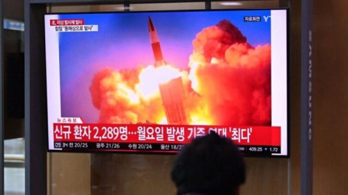 韩国军方及日本政府表示，今天(9月28日)朝鲜向东岸外海发射了一枚可能是弹道飞弹的“不明飞行物体”。巧合的是朝鲜再度进行试射飞弹之际，其驻联合国大使金星呼吁美国停止针对平壤的“敌意政策”，并称无人可否定朝鲜自卫及测试武器的权利。
