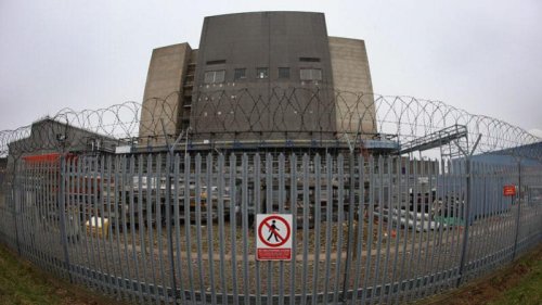 英国政府正接近达成一项协议，将中国国有核能公司广核集团（CGN，简称中广核）从英国的Sizewell C核电厂兴建计划中剔除，预计中广核的持有股权将被出售给机构投资人或在股票市场上市，英国政府也将进行投资。