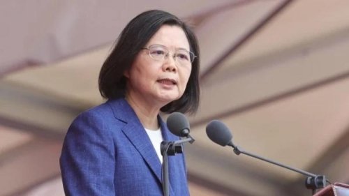 中华民国总统蔡英文发表国庆演说时表示，绝不认为台湾人会在压力底下屈服，因为北京“所设定的路径里头，不会有台湾民主自由的生活方式。”国台办称蔡的演说鼓吹“台独”，陆委会对此驳斥。