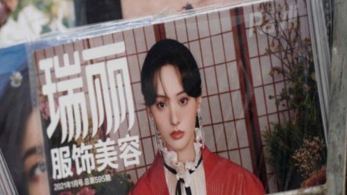 中国女星郑爽因为代孕、逃税等在中国大陆遭封杀，并遭罚巨款。日前郑爽在海外社交平台IG上发文，用脏话大骂中共政府腐败，并称自己被举报成功是官方管控不到位，还要反击中共政府等。不过郑爽稍后又删除了帖文。 