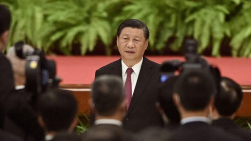 北京当局正对25家金融机构进行审查，知情人士透露，一些金融机构疑似暗通恒大、滴滴、蚂蚁集团等民企，习近平下令严查。有官员称，习近平的目标是全面掌控中国经济命脉，防止其他权贵削弱习的影响力。 