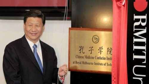 原计划在德国两所大学的孔子学院举行的德文《习近平传》在线推介朗诵会，日前在中共政府的干涉下取消。此事在德国舆论界引发轩然大波。传德国联邦教育部长已致信德国大学校长会议和各州教育部长会议，要求重新评估孔子学院在德国高等学院群内的作用。 