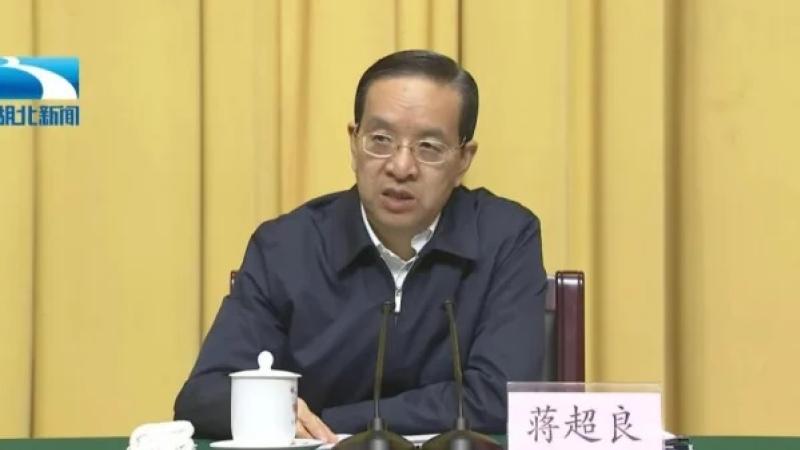 据陆媒报道，中共为十九届六中全会组织的中央宣讲团，自11月19日起到中国各地以及北京各大中央党政军部门，宣讲六中全会精神。其中，官媒报道中透露了一些内地官场人事的蛛丝马迹，曾经落马的省委书记和失踪的副省长也公开露面，受到了外界关注。 