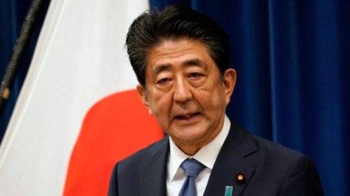 曾直言“台湾有事等同日本有事”的日本前首相安倍晋三，日前进一步表示，这不仅指发生武力进犯台湾，还包括出现针对台湾的大规模网络攻击及引发内部混乱等状况。