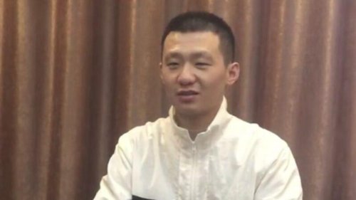 轰动舆论的山东“辱母杀人案”主角于欢去年出狱后，最新消息显示，他在老家冠县开了一家名为“欢莱客优选于欢店”的零食店。 