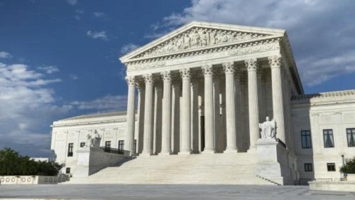 美国最高法院12月10日（周五）以5比4决定维持德州的反堕胎法案《心跳法案》，但同时也允许堕胎提供者有权在联邦法院挑战该法律。 