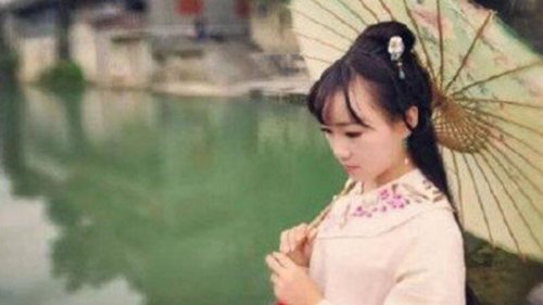 遭当局强行关进精神病院的湘西怀孕女教师李田田的命运牵动社会各方关注，当局的做法引发社会公愤。最新消息显示，李田田在自己的公众号发文称，自己已经出来，向大家报一声平安。 