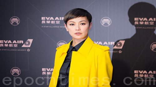 香港歌手何韵诗29日清晨6点遭港警拘捕。其脸书一早也透露“现被带往西区警署”，令外界担心她的安危。而她原计划于1月2日举行的线上演唱会，恐怕要被迫取消。