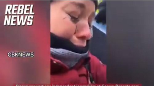 【视频】刚刚！在渥太华国会山报道新闻的媒体女记者被警察一顿警棍打得哇哇大哭！