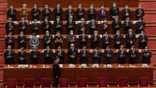 随着中共二十大临近，北京当局再释异常信号。中共国务院8月23日宣布，将对广东、上海等19个省级行政区展开督查，重点督查“稳经济”等政策落实情况。但对习近平坚持的“动态清零”防疫只字未提。外界猜测，习在不久前的北戴河会议期间，可能做出妥协。