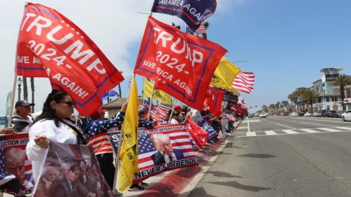 不满陪审团判34项罪 南加民众集会力挺川普