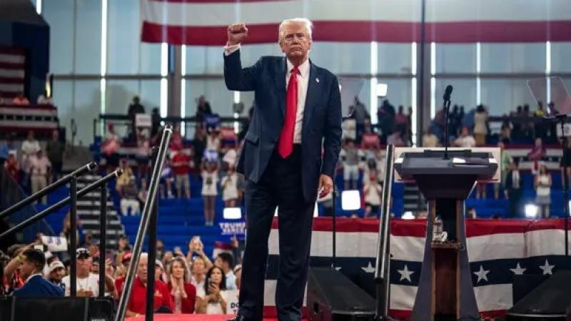 川普总统在集会上说: 他们发动了政变