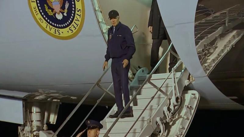 突发新闻：拉斯维加斯警方公布乔·拜登突发医疗紧急情况并疯狂冲向空军一号的录音——“总统是 421”