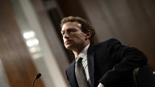 扎克伯格（Mark Zuckerberg）周一（8月26日）承认，公司曾在拜登政府的压力下审查新冠疫情（COVID-19）相关内容，并后悔压制《纽约邮报》有关亨特・拜登（Hunter Biden）笔记本电脑的报道