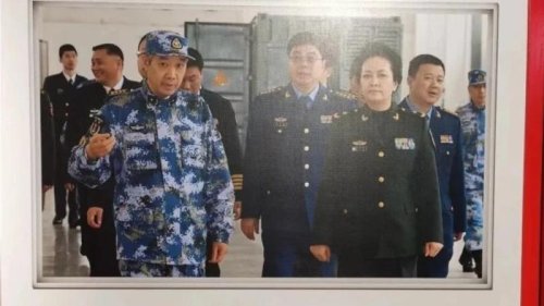 近日，有内幕消息传出，中共党魁习近平想秘密加封彭丽媛的企图，因为三中全会事件而遭遇失败