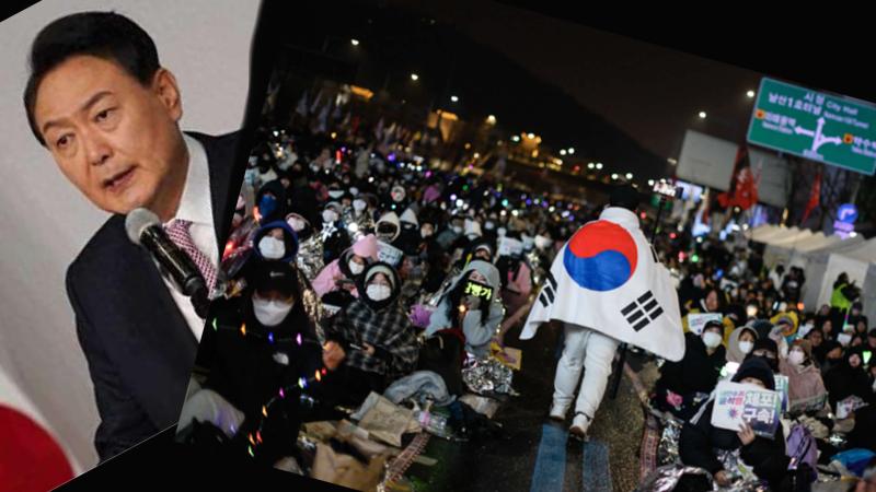 自韩国地方法院签发拘留总统尹锡悦的拘留令后，支持尹锡悦总统的民众一直来到总统官邸周边举行集会演讲，讲述他们如何对总统实施戒严令从不理解到支持的心路历程，议员们也呼吁民众团结战斗，直至胜利