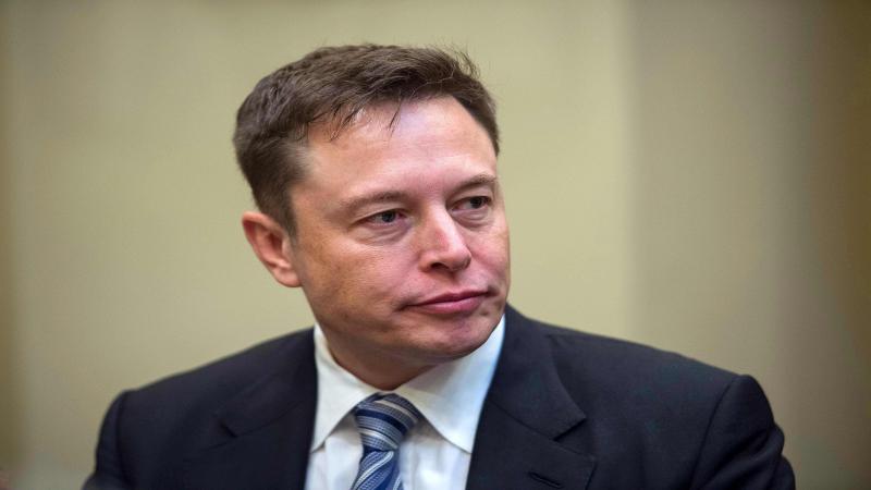 马斯克惊曝社保巨额欺诈案，40万身份被盗，逮捕迫在眉睫！